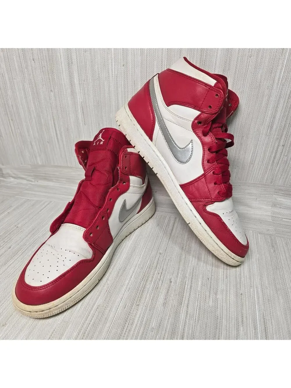 Air Jordan 1 Retro High Silver Medal 2016 Size 10.5 332550-602